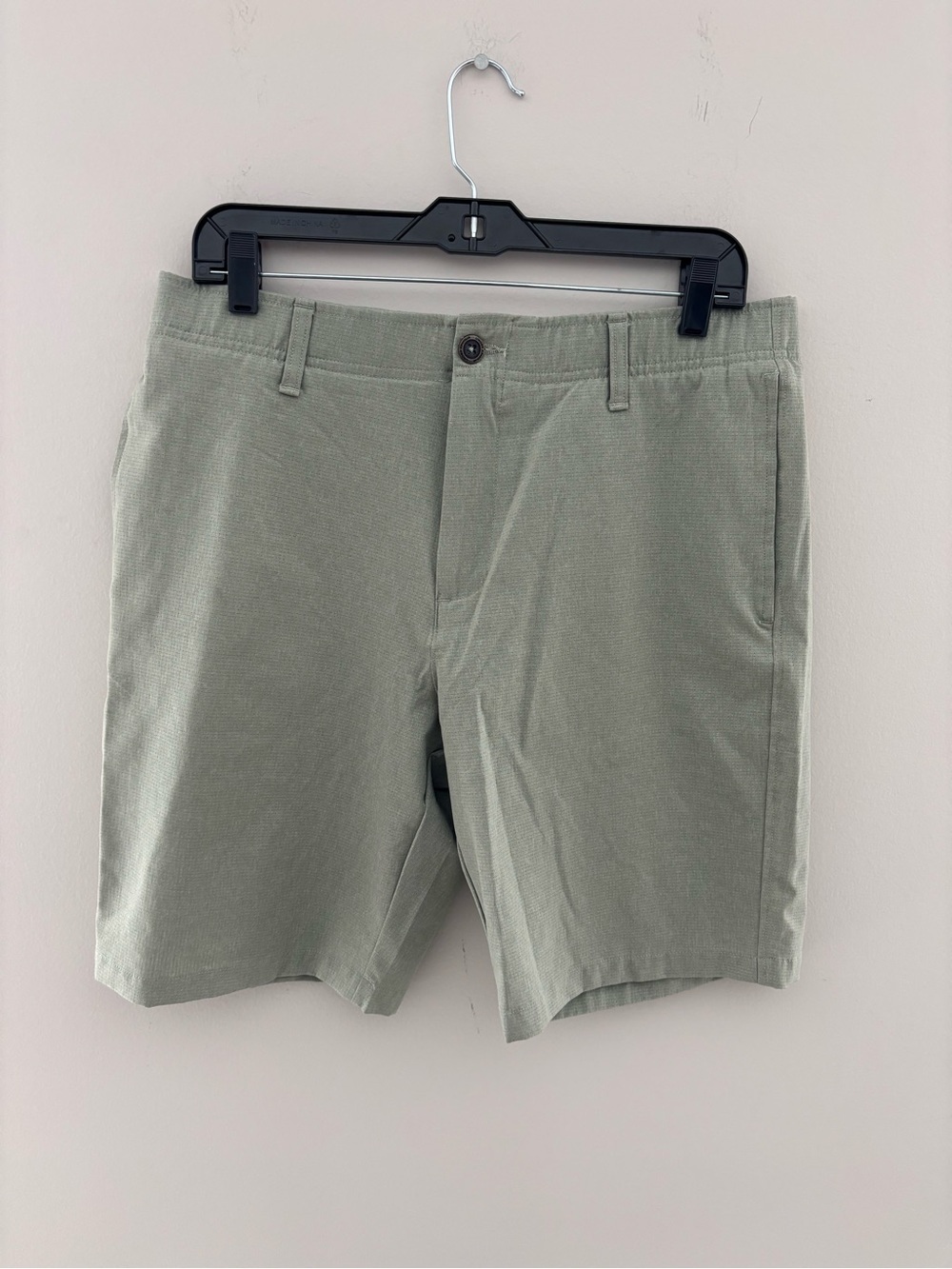 Under Armour Men's Olive Green Flat Front Shorts Performance Golf Casual Shorts